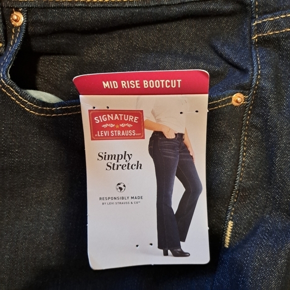 Levi women's dark wash jeans 36 x 32 bootcut NWT - Picture 2 of 6